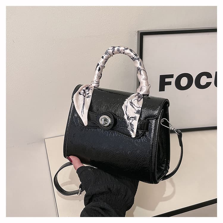 2025 New Retro Kelly Bag for Women, Versatile Contrast Color Niche Shoulder Bag, Simple and Casual Handheld Crossbody Bag for Outings