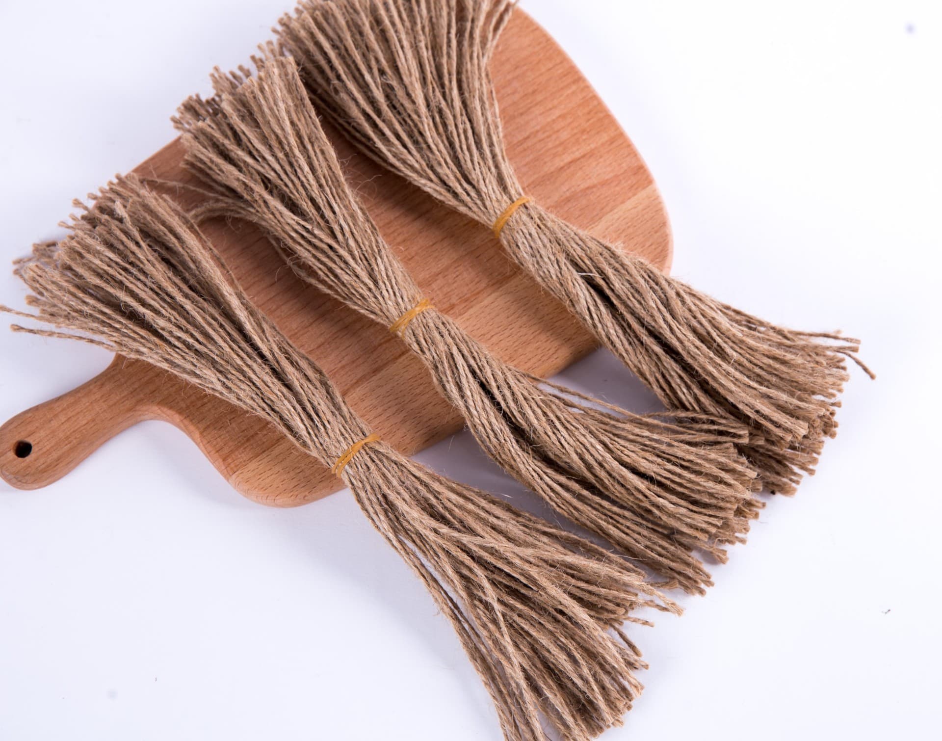 Natural handmade cut jute ropes, DIY creative packaging strings 25cm, specialized thin jute ropes for export tags cross-border