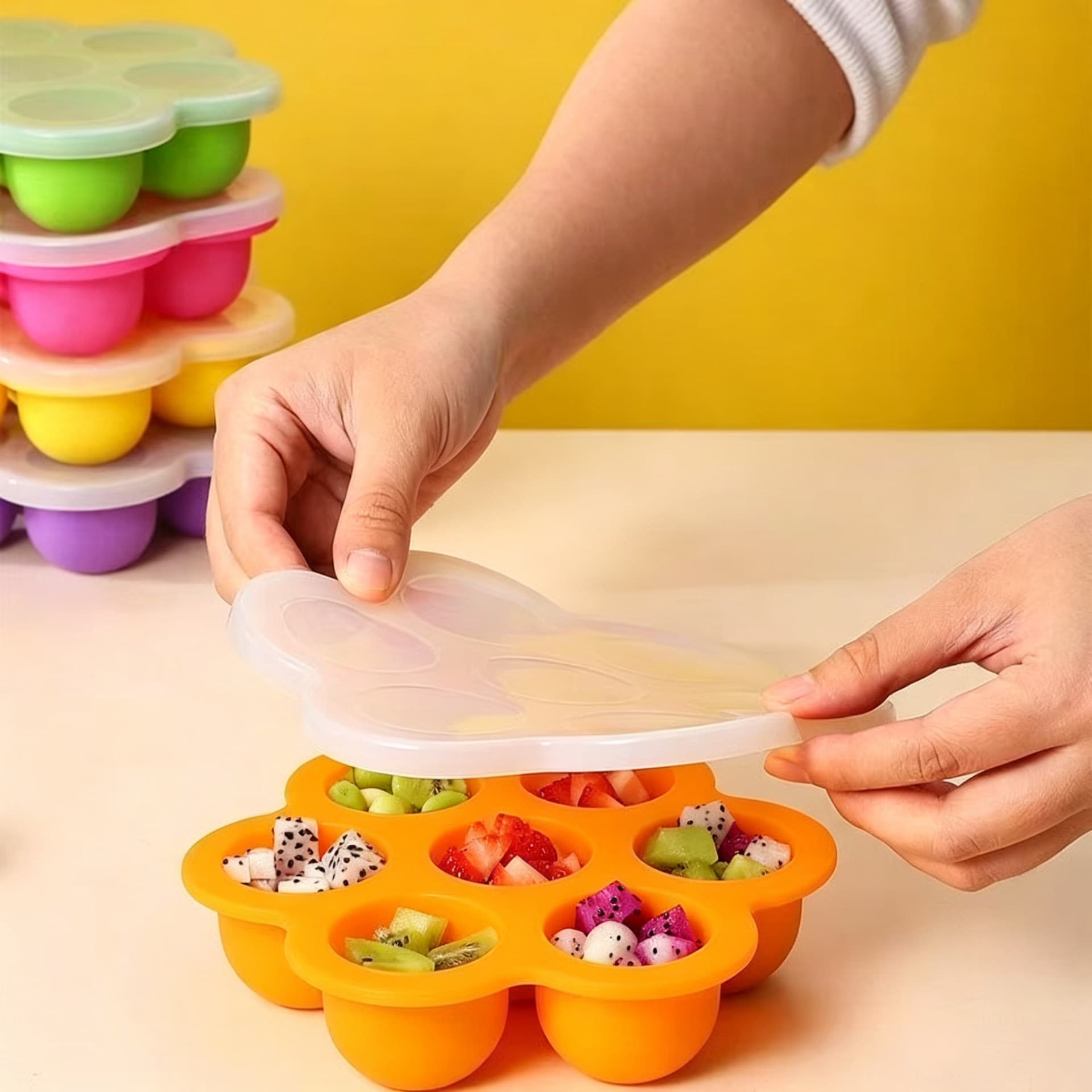 Factory wholesale food grade silicone 7-hole food supplement box with lid, baby food supplement frozen compartment can be retorted, cross-border supply