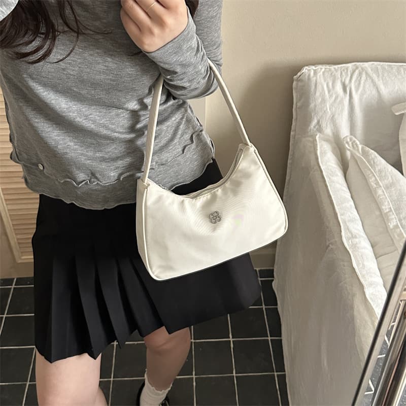 Exquisite summer 2026 new texture and temperament women's light luxury fashion Korean version simple portable armpit shoulder bag