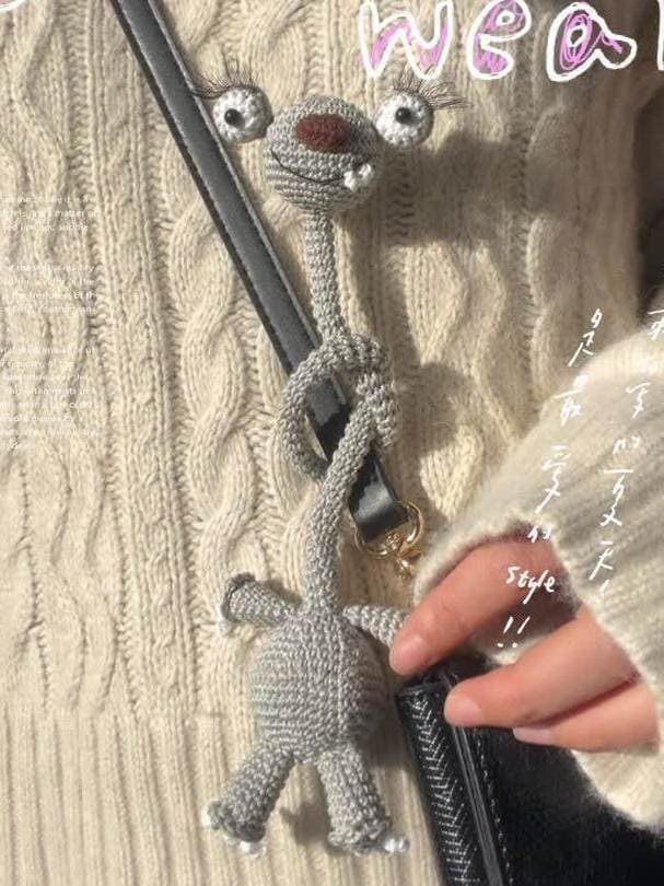 DIY crochet kit for knitting a long-necked sloth – a fun and entertaining gift to pass the time.