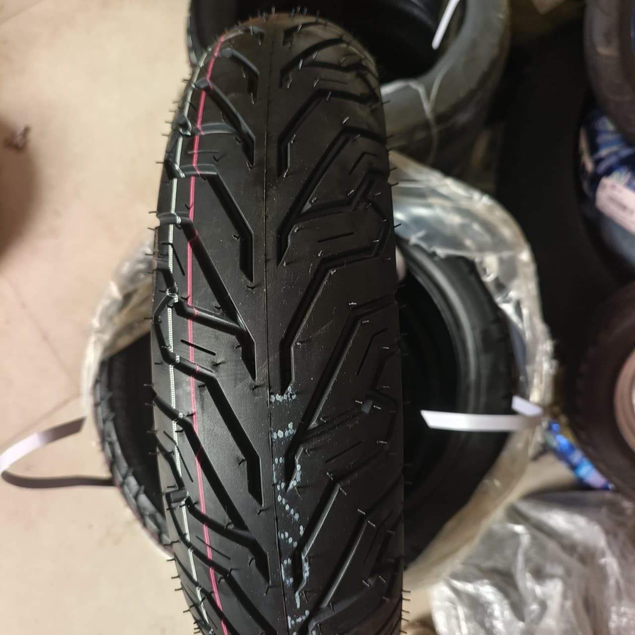110/70-13 Motorcycle Tire, 100/80-14 Standard Tire, Tubeless Tire