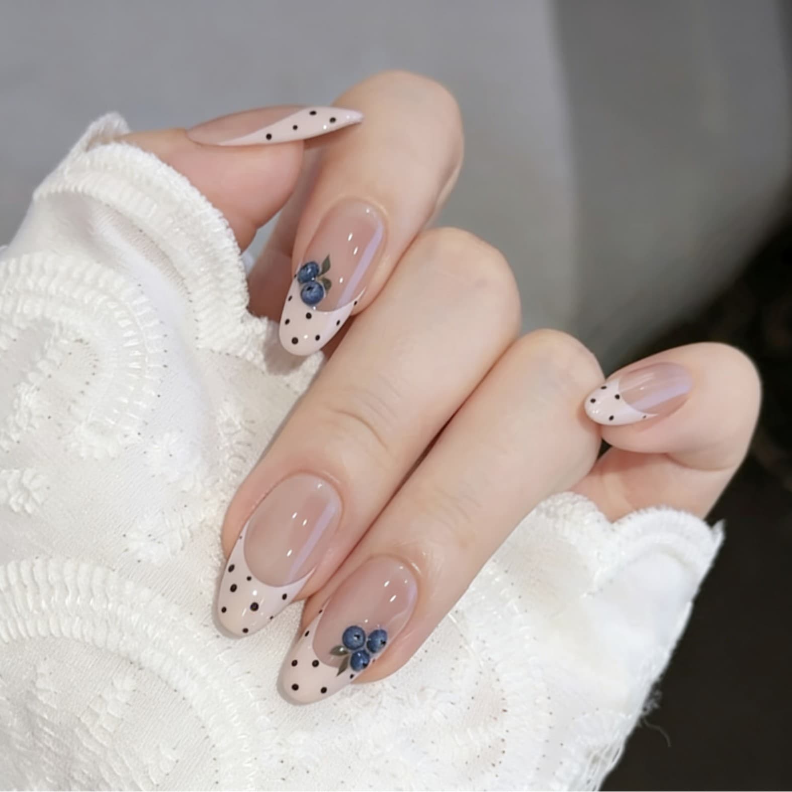 [Blueberry Nectar] Purely Handmade Wearable Nails French Blueberry Polka Dot Advanced Whitening Wearable Purely Handmade Nails