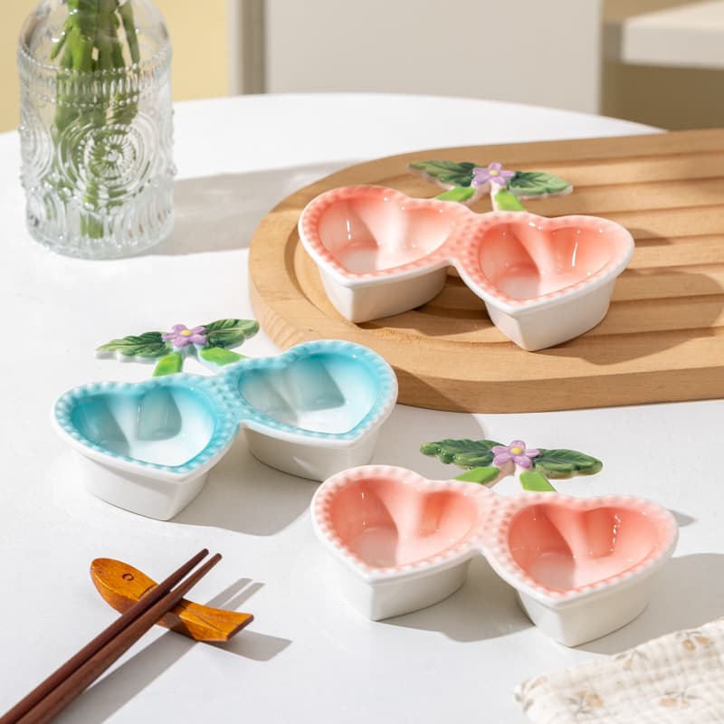 Creative love double grid heart-shaped ceramic dipping dish Japanese sushi soy sauce dish multi-functional dipping dish kitchen table