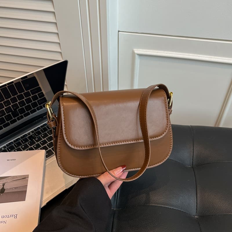 High-end solid color saddle bag for women, fashionable, simple and versatile one-shoulder crossbody bag, commuter small square bag, light luxury women's bag