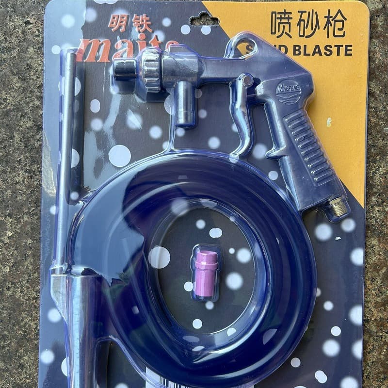 Small handheld pneumatic Mingtie brand large nozzle sandblasting gun for rust removal and glass frosting tool, siphon type