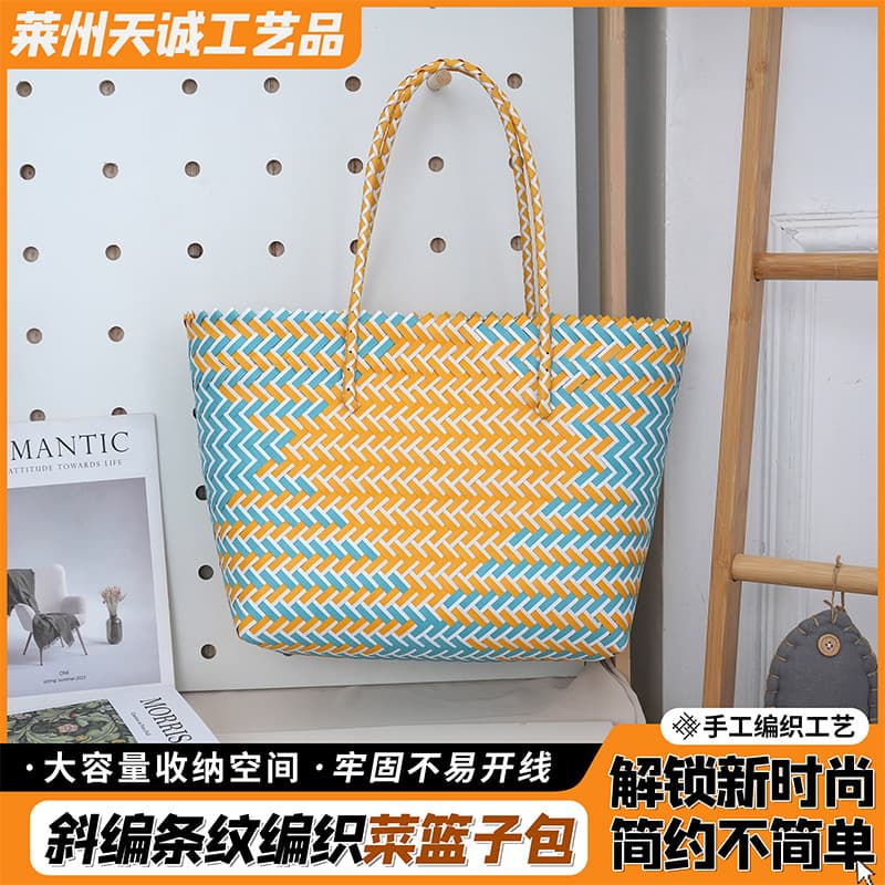 Manufacturer's new plastic packing strap woven bag handbag vegetable basket bag striped color matching beach bag fashionable women's bag