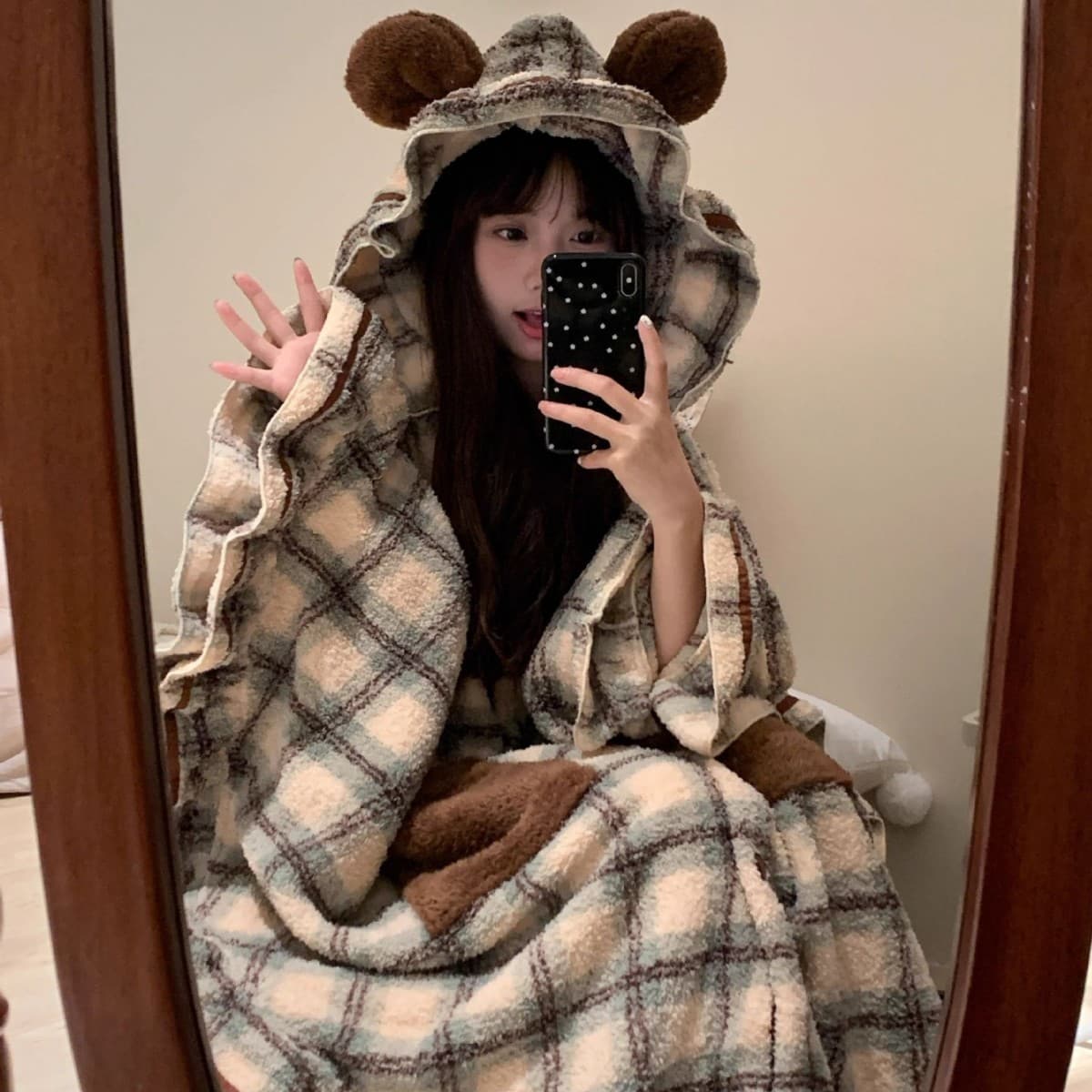 Youthful Cute Bear Hooded Coral Fleece Cape Pajama, Women's Autumn/Winter Flannel Nightgown, Thickened Loungewear Robe