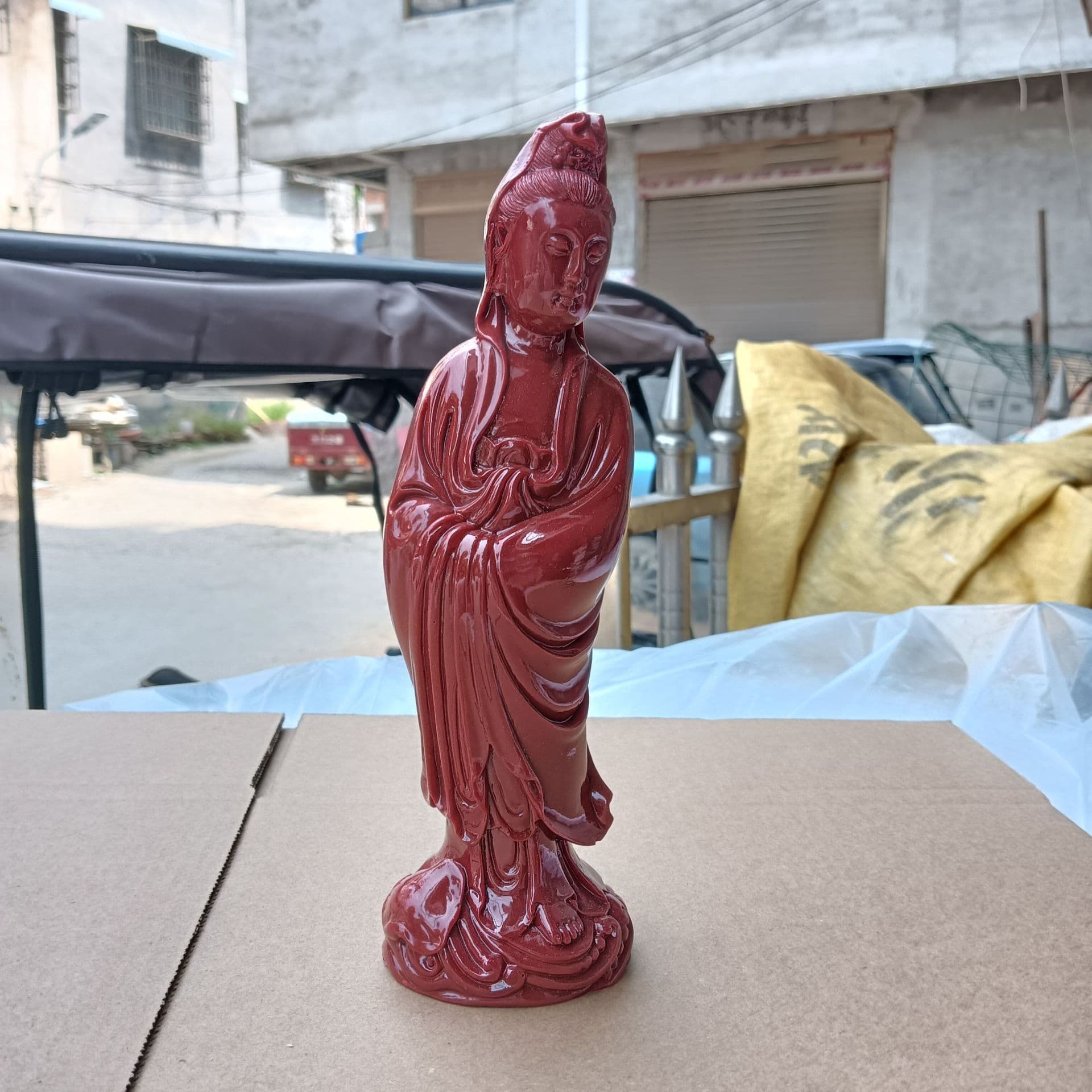 Wholesale imitation cinnabar standing Guanyin home living room worship ornament Guanyin Buddha statue resin decoration