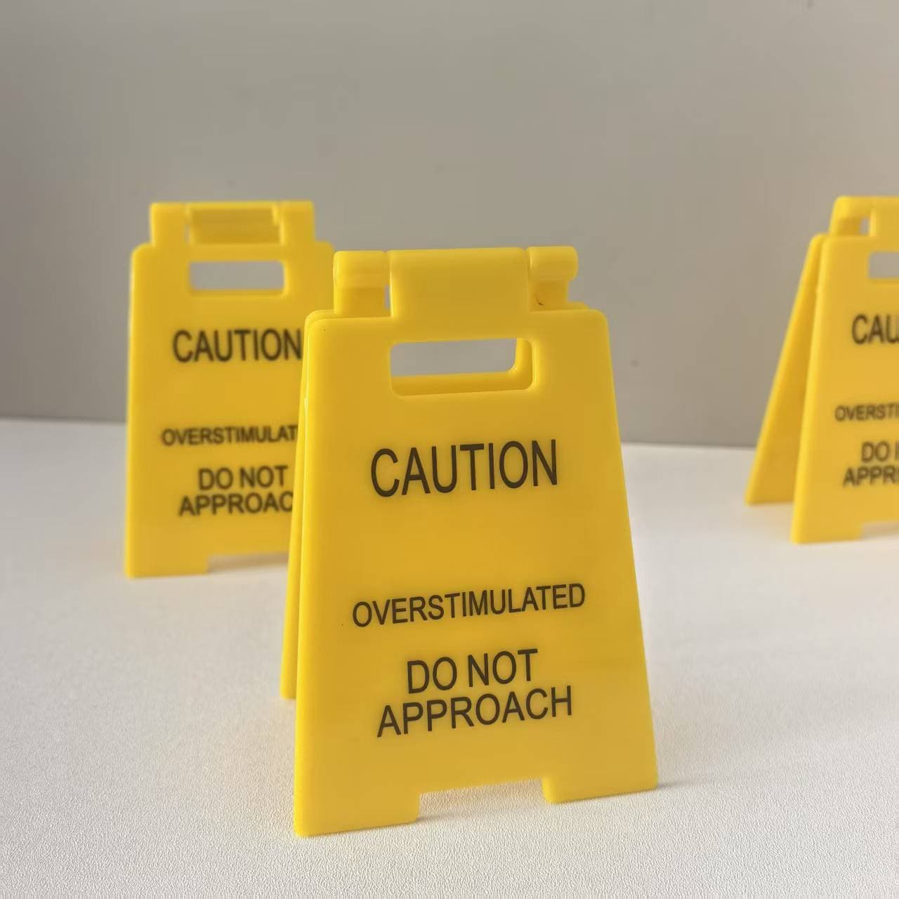 Cross-border caution overstimulated office warning quote desk ornament
