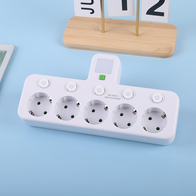 Russian European-style Travel Adapter with Night Light, Single Outlet Switch, Color Box Packaging, Child Safety Shutter, European Standard