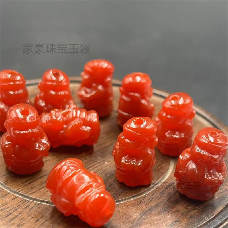 Fidelity Liangshan full-flesh full-color southern red agate green Tara pendant brand carving loose beads DIY new accessories