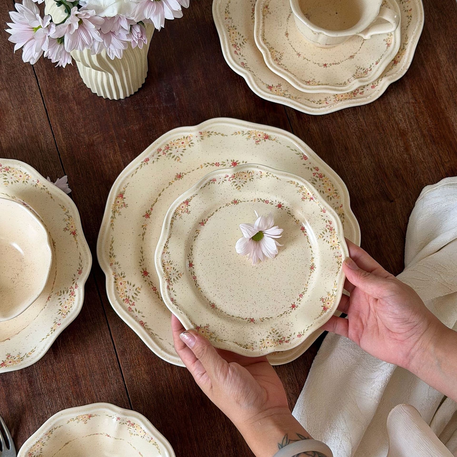 French sesame glaze golden daisy vine lace ceramic plate ceramic bowl coffee cup saucer dessert plate dinner plate deep plate
