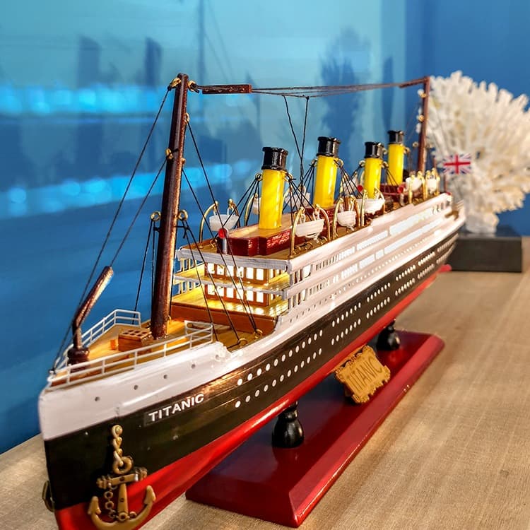 Finished Titanic model luxury cruise ship ornament, realistic wooden sailboat model, a birthday gift for boys.