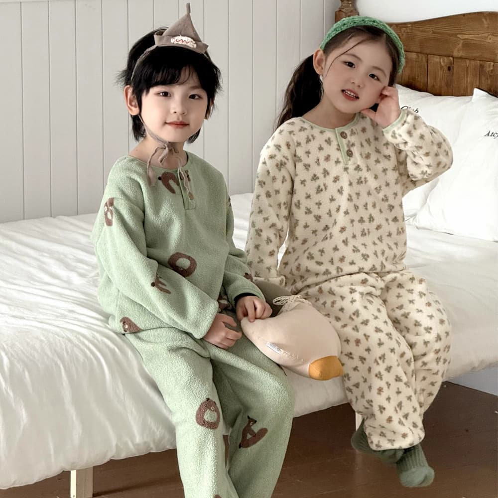 Children's pajamas autumn and winter 2025 new boys and girls flannel home clothes plus velvet thickened coral velvet suit