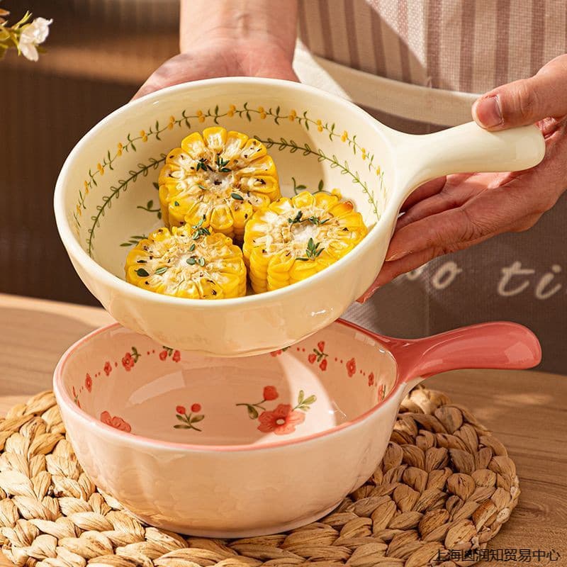 High-quality ceramic bowl with a beautiful handle, especially attractive rice bowl, fruit salad bowl, and underglaze instant noodle bowl.