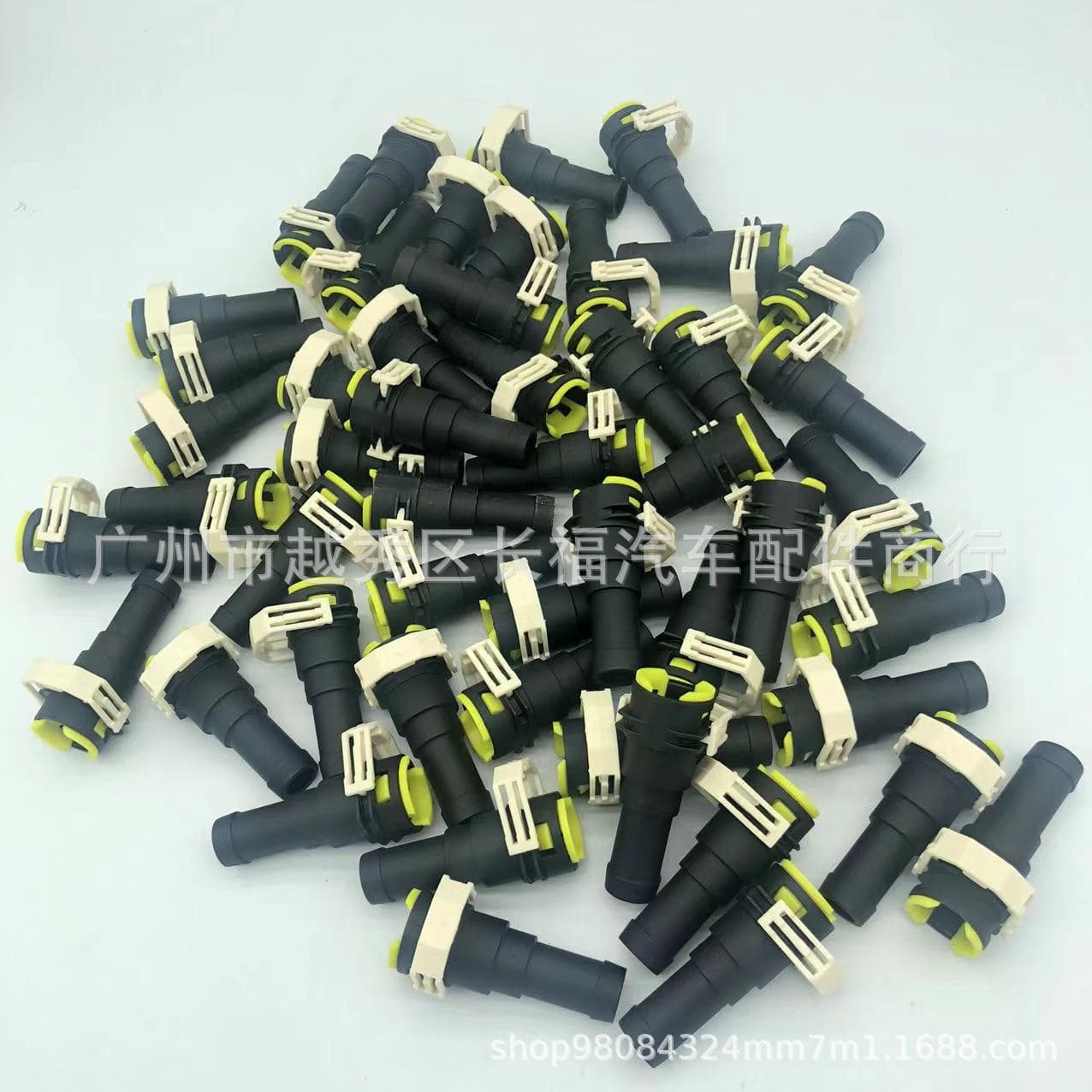 D651-61-240 D65161240 Water Pipe Interface Connector for Mazda