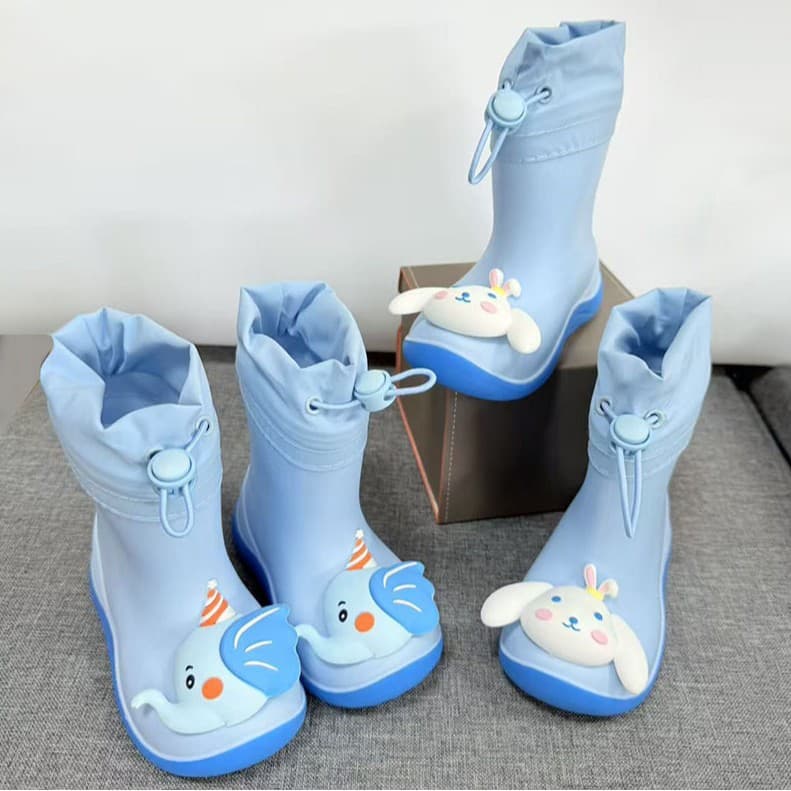New cross-border dropshipping baby raincoat and rain boot set for children, boys, toddlers, and babies.