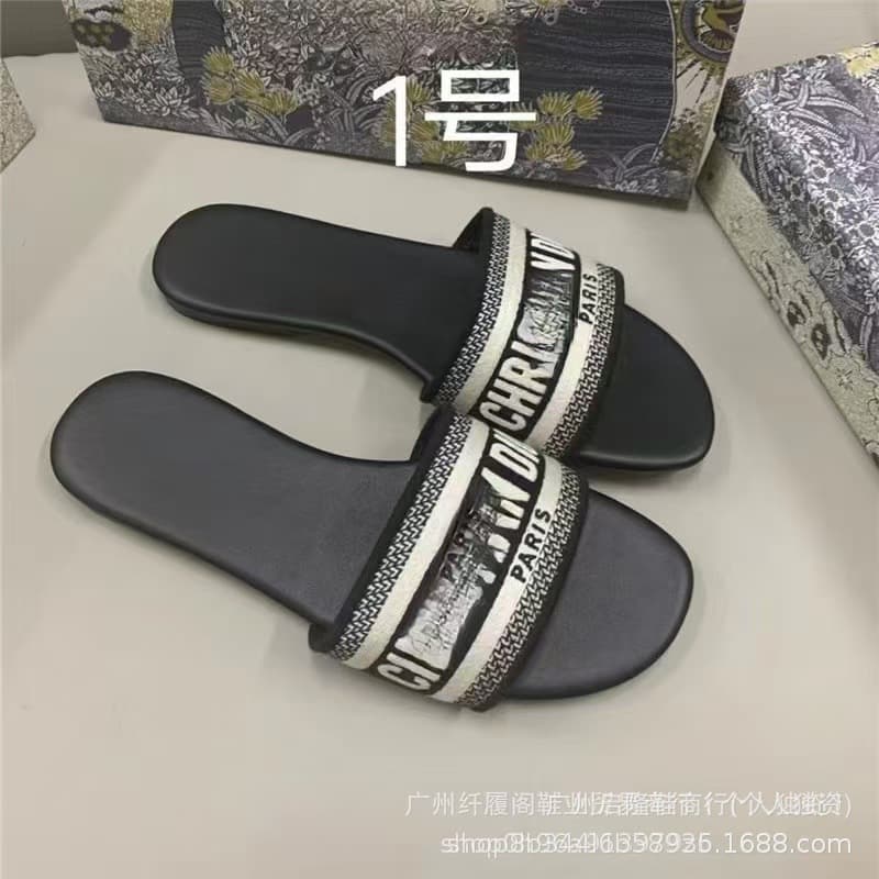 Wholesale High-End D-House Slippers Embroidered Women's Slippers Classic Sheepskin Flat One-Strap