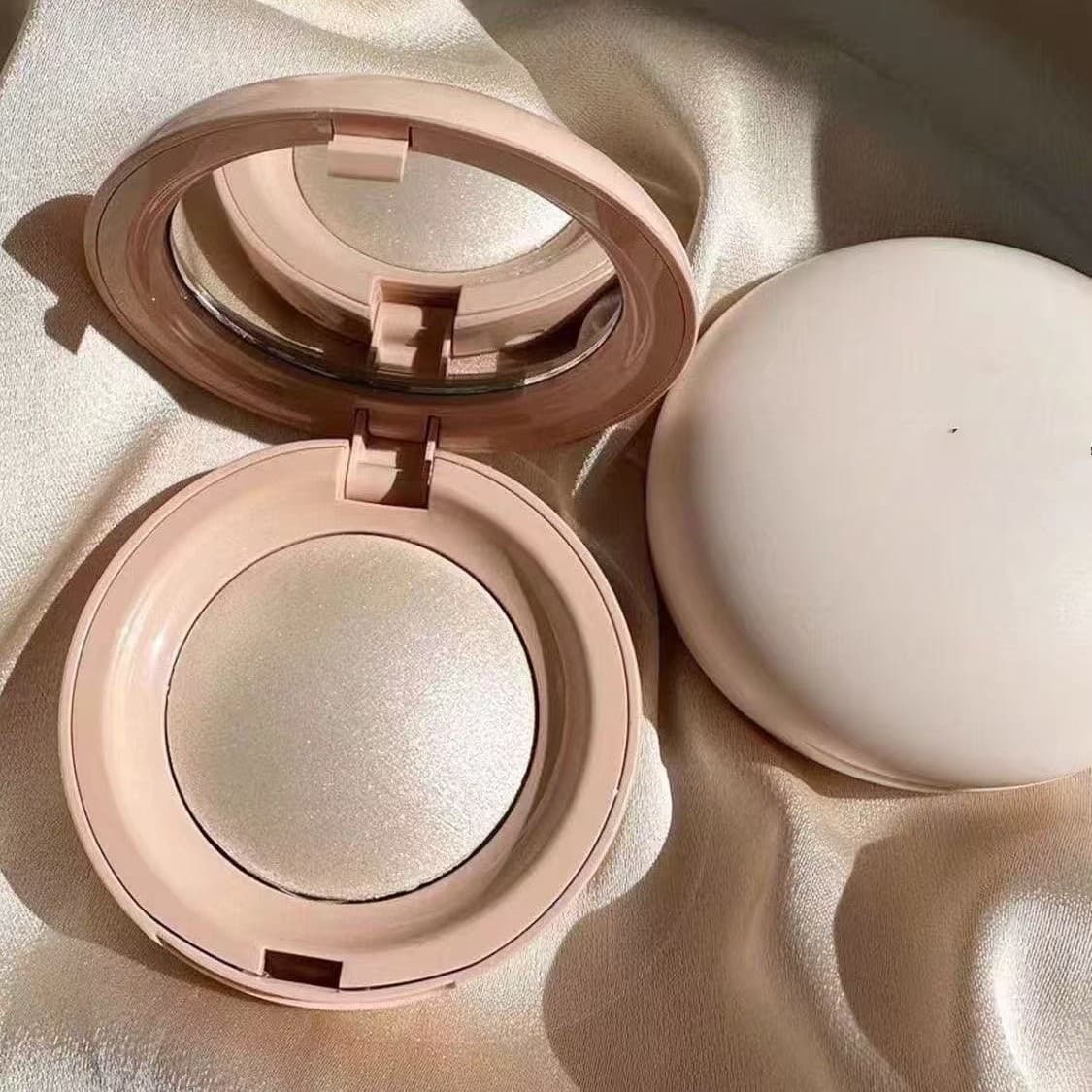 In Stock Cross-border Rare Beauty Selena New Silky Brightening Highlighter Solid Small Bulb Enlighten