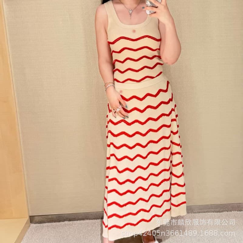 Xiangfeng Gentle Summer High-End Knit Set Red Striped Contrast Chic Slim-Fit Women's Vest and Skirt Set