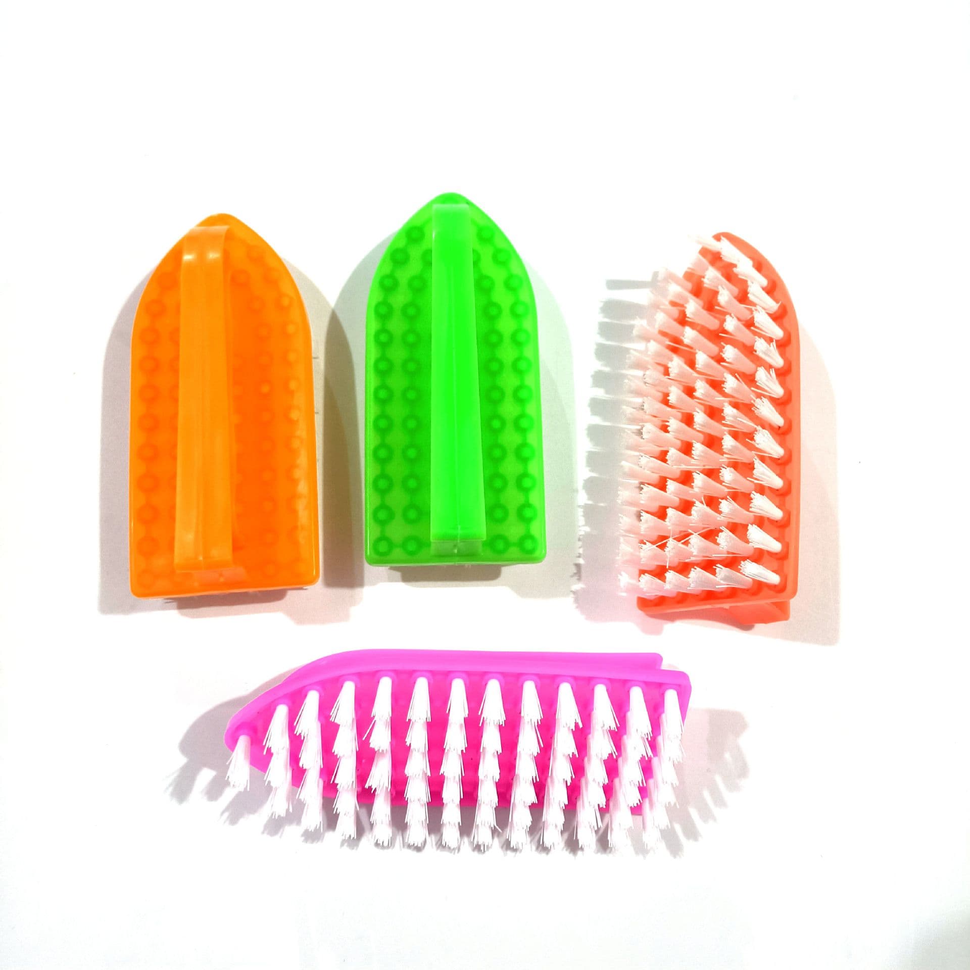 Iron, shoe brush, square brush, laundry brush, clothes brush, plastic clothes brush, cleaning brush – household daily necessities available for 1 yuan.