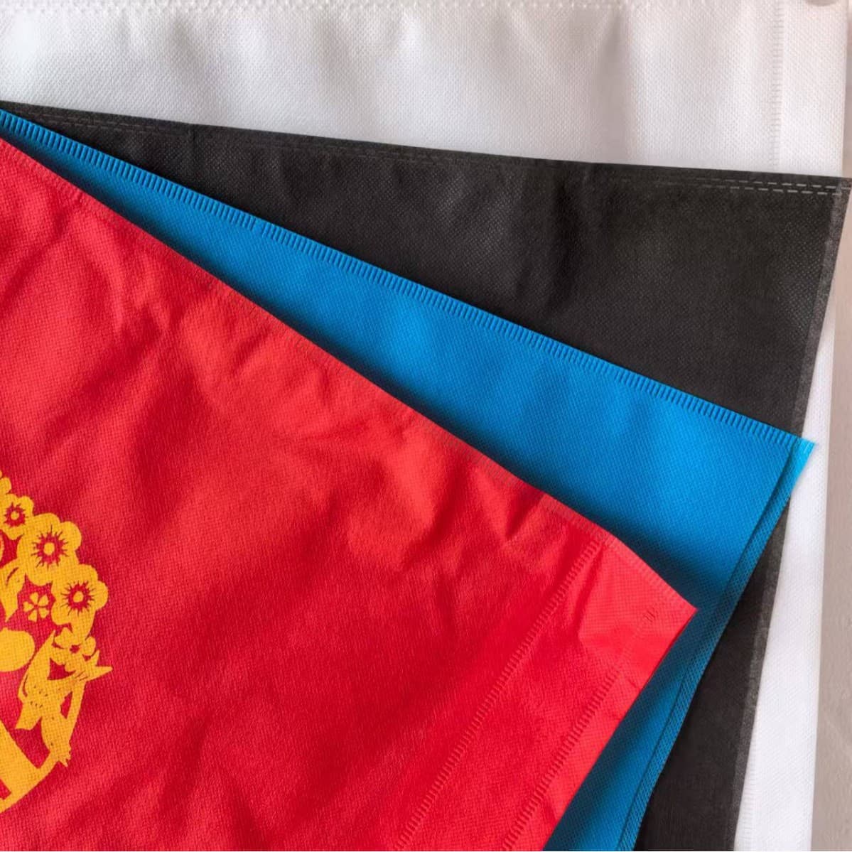 Custom non-woven drawstring bags for seasonal storage, multi-color dust-proof shoe bags, manufacturer wholesale.