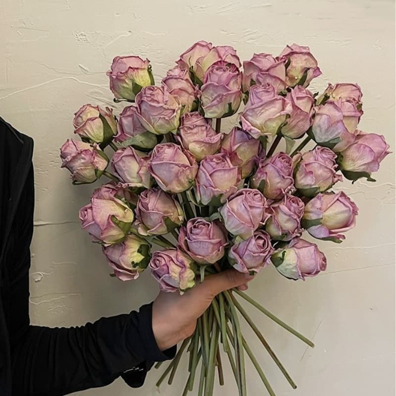 Angola Red Rose Faux Flower Decorative Arrangement with Burnt Edges, High-Quality Silk Flower Bouquet for Living Room, Artificial Flower Bouquet