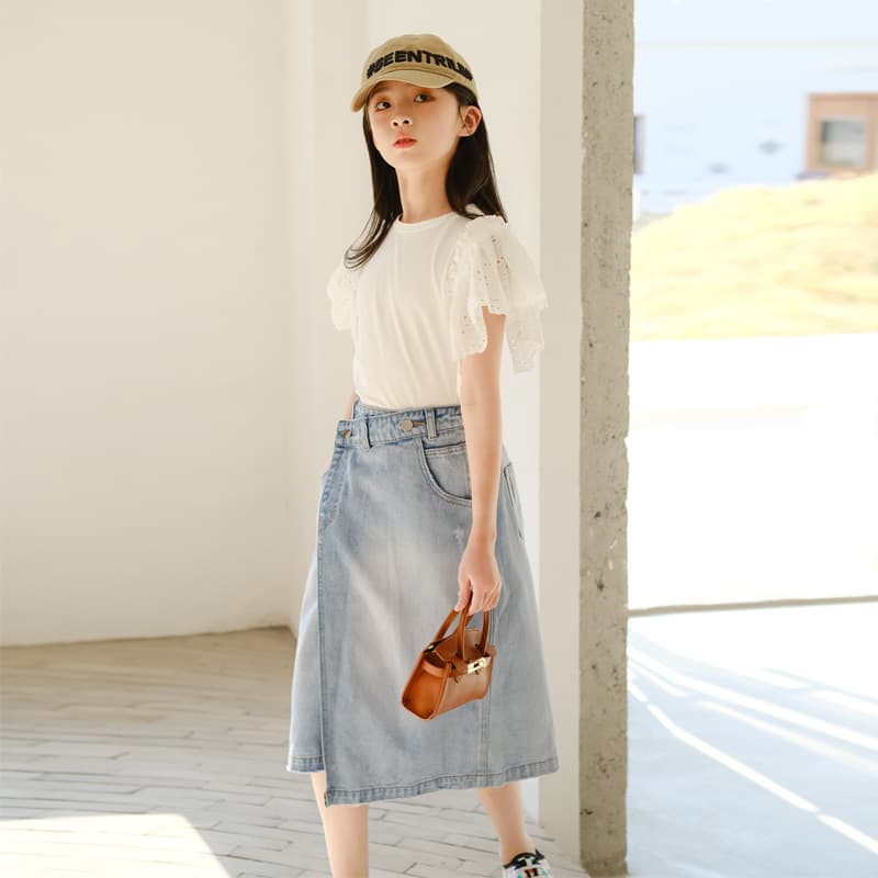 Girls' denim midi skirt, 2022 new summer style, irregular midi skirt for older girls, sweet and cool, fashionable pure cotton slit skirt.