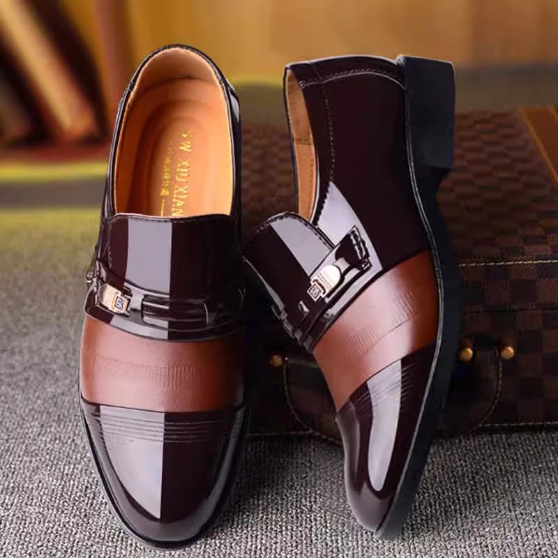 Spring/Autumn Men's Business Formal Perforated British Leather Shoes, Men's Fleece Lined Slip-on Perforated Casual High-end Style Men's Wedding Shoes