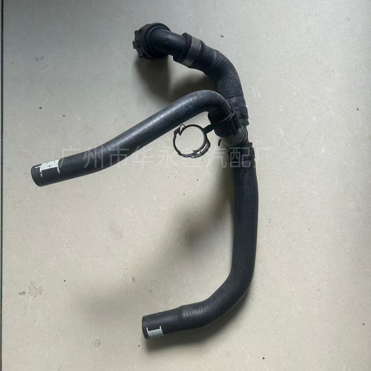 7L8121065Q suitable for Audi Q7 coolant pipe with quick connector