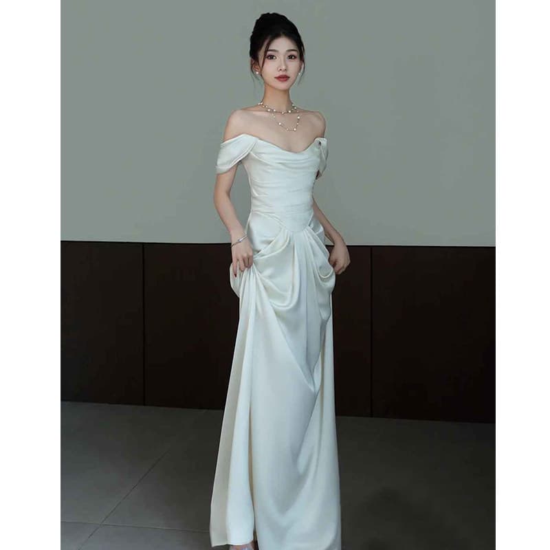 One-shoulder light wedding dress 2026 new satin French retro forest welcome engagement dress female travel photo door veil