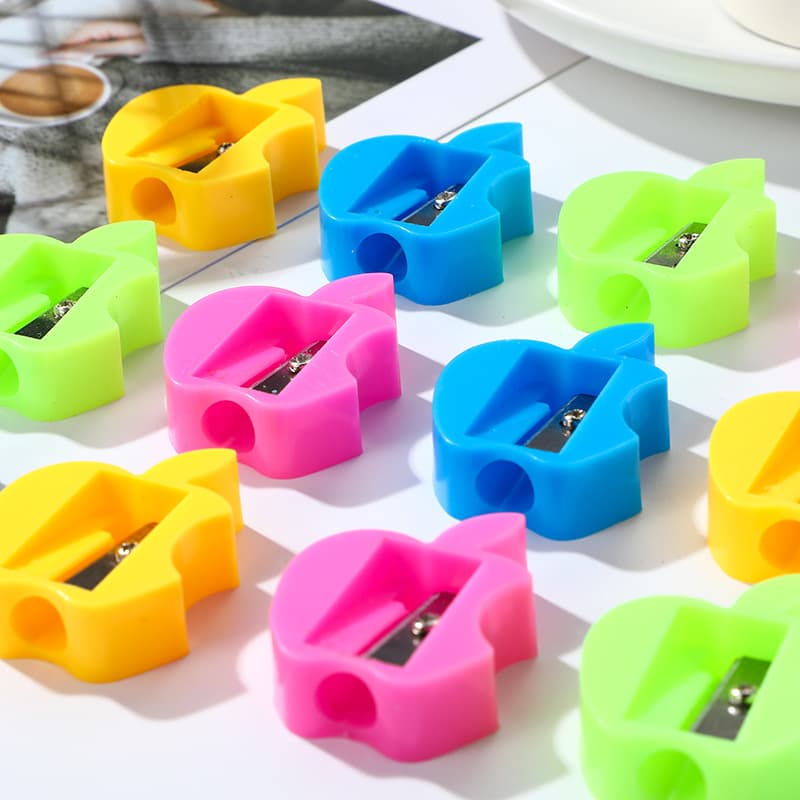 Single-hole plastic apple pencil sharpener apple design cross-border pencil sharpener elementary student stationery back-to-school season gift prize