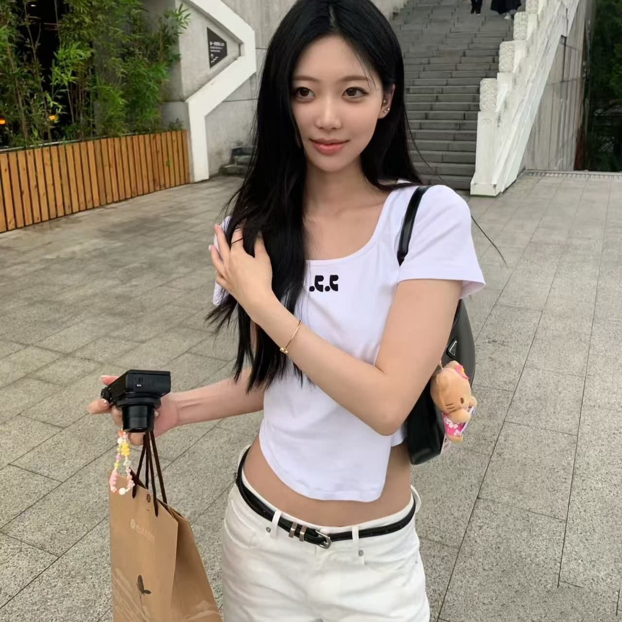 Korean Designer RR Short Sleeve Women's Cotton T-Shirt with Fitted Shoulder, Cropped Backless Top, Summer Slim Fit Top with Lettering