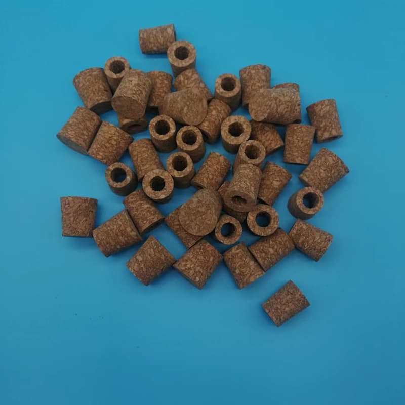 Factory direct sales of cork lamp covers, various perforated cork stoppers, cork lamp caps, bottle stoppers, and wine stoppers.