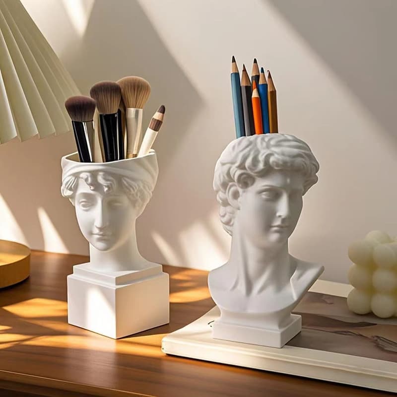 High-end British girl makeup brush storage pen holder bedroom dressing table lipstick cosmetic bucket dry bouquet vase