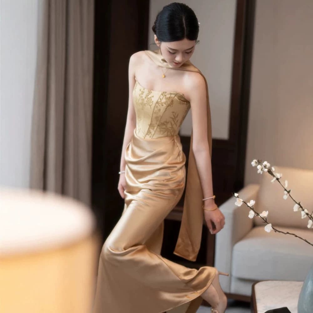 2026 New Chinese-Style Morning Robe Wedding Dress Gold Toast Dress Strapless Engagement Dress Banquet Host Long Dress
