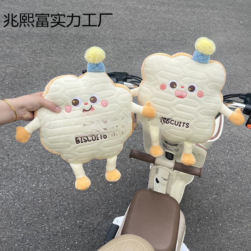 Electric vehicle anti-collision pad, child seat headrest, universal, cartoon-style, thickened anti-collision headrest, suitable for all seasons.
