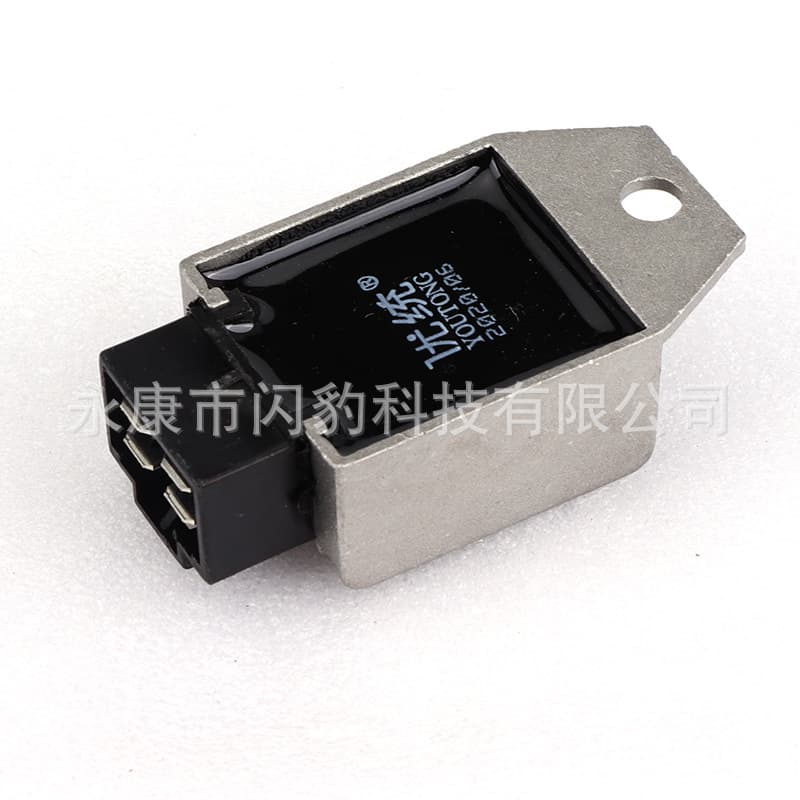 Motorcycle Half-Wave Voltage Regulator for GY6 50cc 125cc 150cc 4-Pin 12V Voltage Regulator