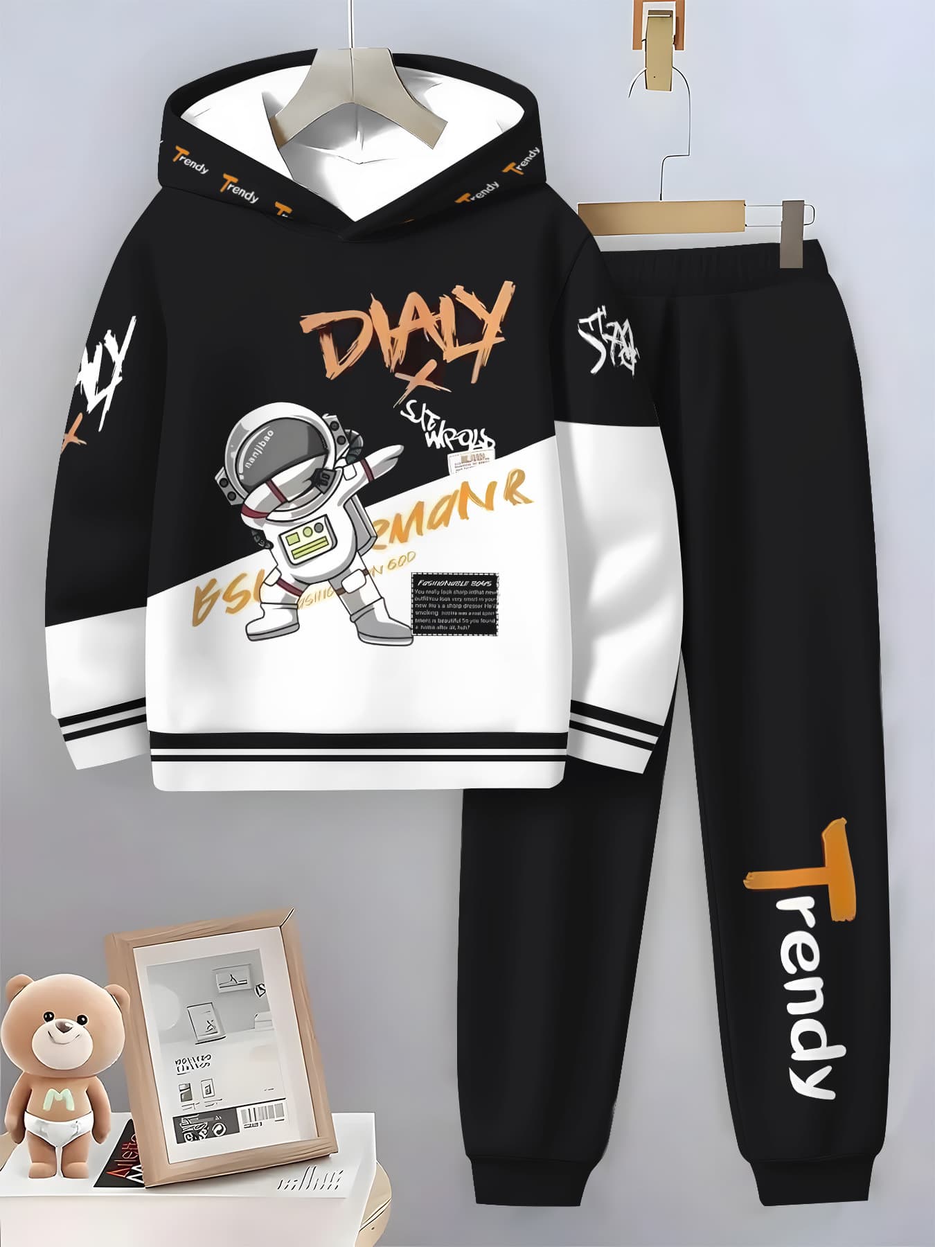 Boys' Fashion Printed Spaceman Pattern with Striped Patchwork Full-Print Style Design, Print. Continuous