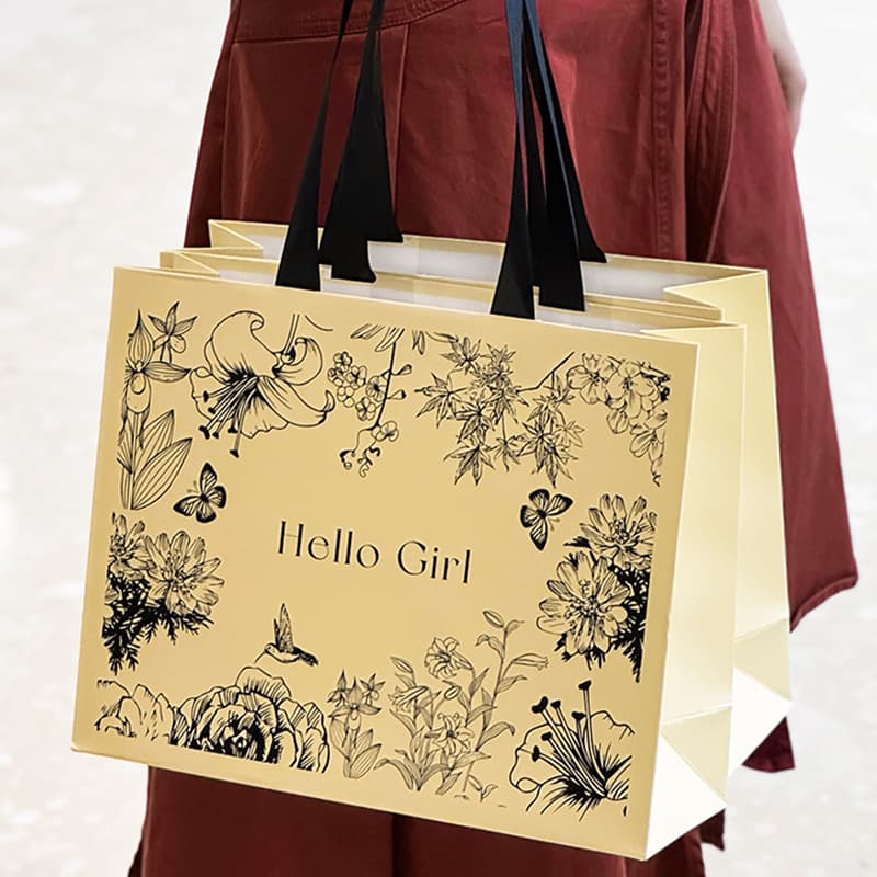 Printed LOGO Wholesale Price Large White Gift Cardboard Shopping Paper Bag for Garment Bag with Ribbon Handle