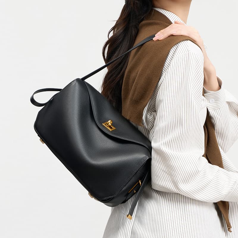 Underarm cowhide Boston pillow bag, black crossbody bag, niche genuine leather, large capacity ladies' handbag