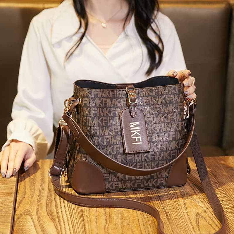 Hong Kong purchasing agent for big-name crossbody bags for women 2026 spring and summer new high-end portable shoulder bags genuine leather bucket bags