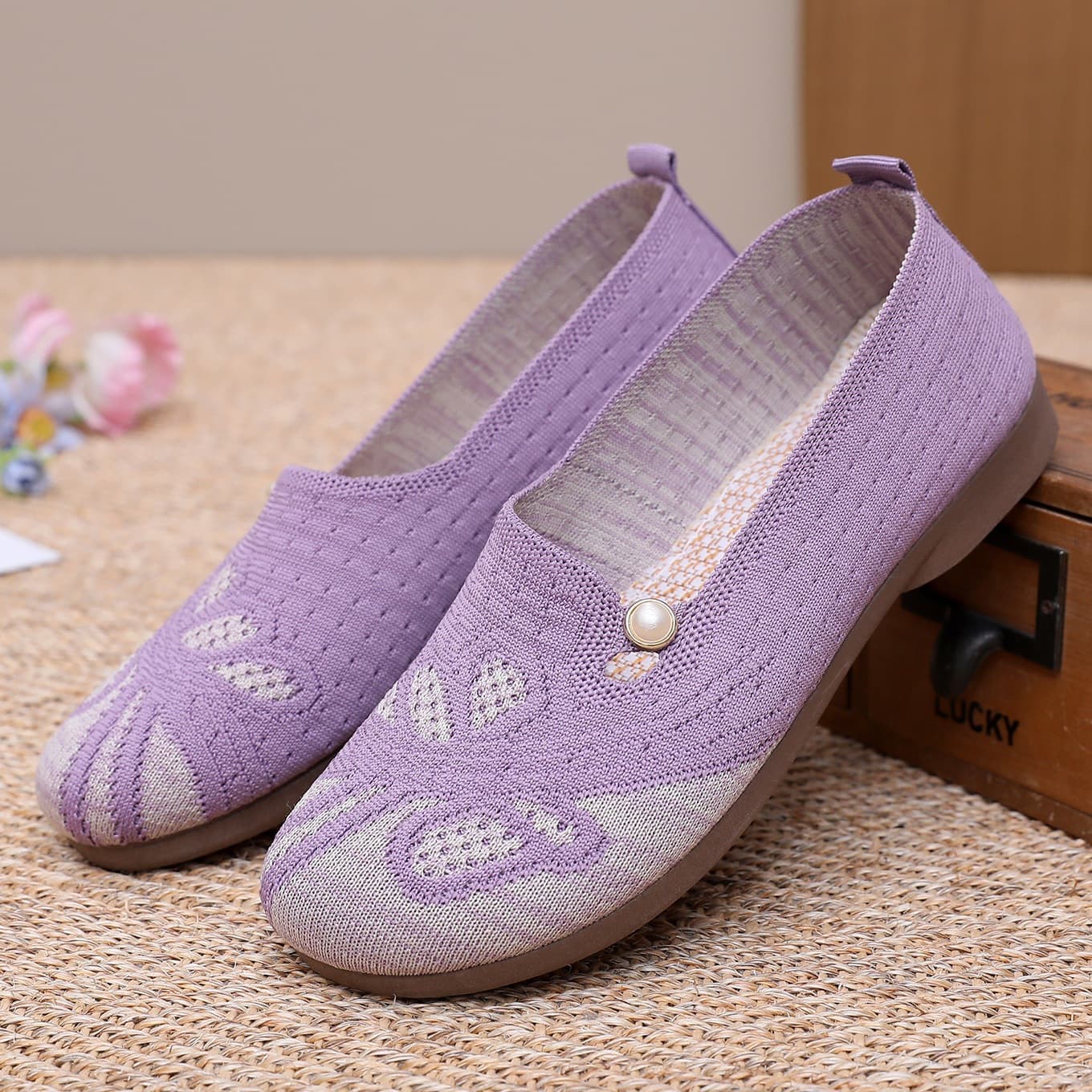 Spring and summer cross-border TEMU large size barcode code stickers comfortable women's cloth shoes one-foot flying mesh shoes for mothers
