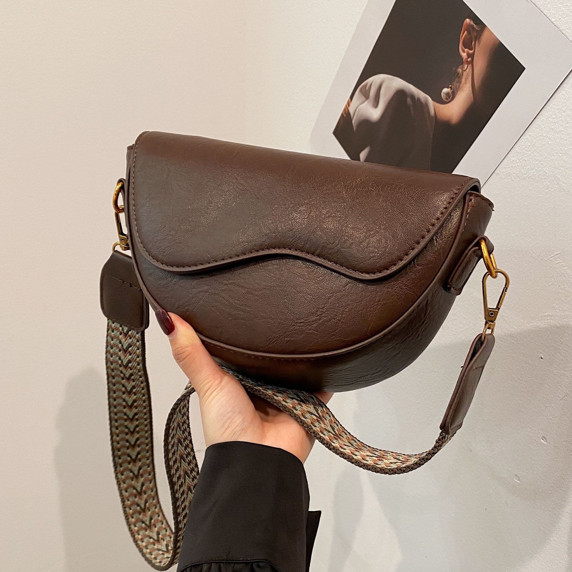Cross-border Niche Bag Women 2025 New Trendy High-End Shoulder Crossbody Bag Vintage Underarm Saddle Bag