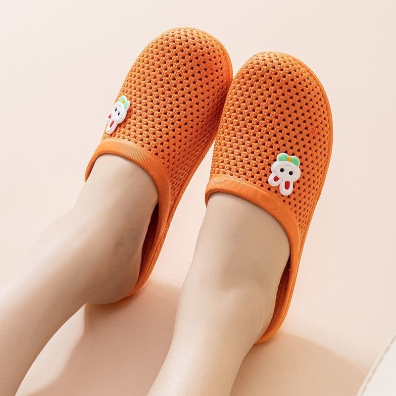 2025 Summer New Style Perforated Flat Sandals with Closed-Toe Design for Women, Soft Sole, Wear-Resistant, Suitable for Indoor and Outdoor Casual Use