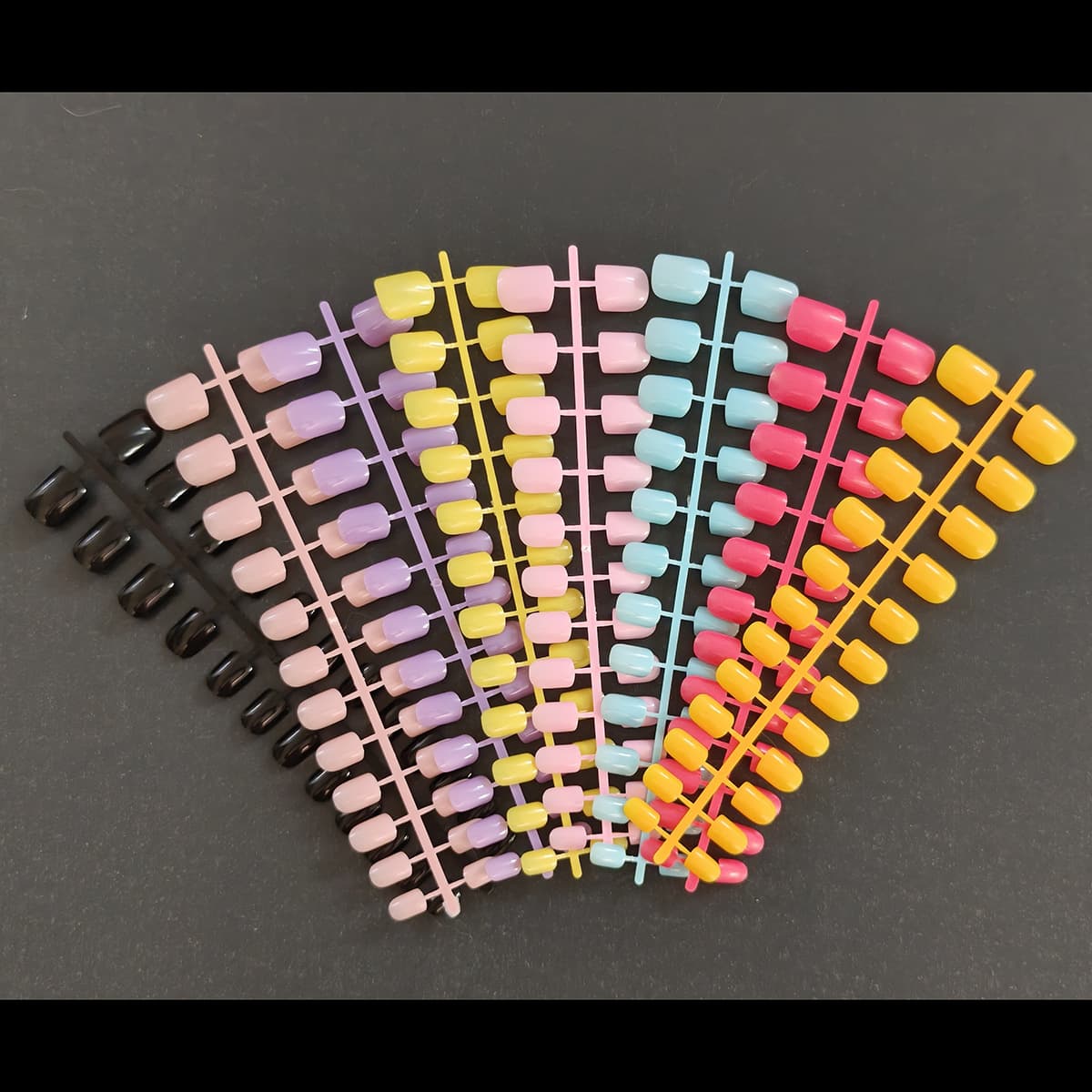 24 Pieces of Solid Color Short Fake Nails for Daily Wear, Wholesale Pre-Made Nails, False Nails, Nail Art Tips, Nail Stickers