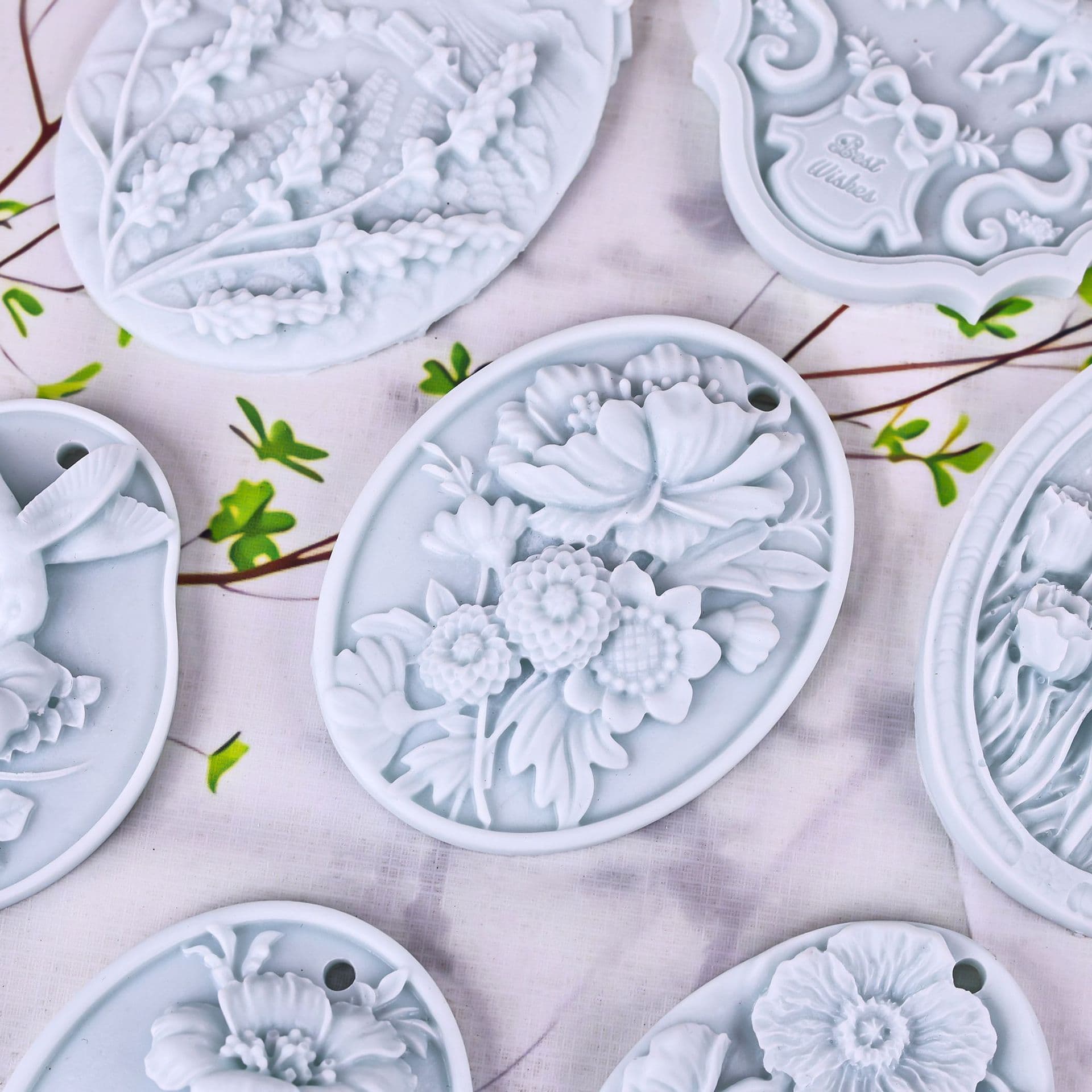 Multiple Styles Bird Flower Peony Hanging Sign Silicone Mold for Handmade Aromatherapy Gypsum Relief Mold Flower Candle Mold