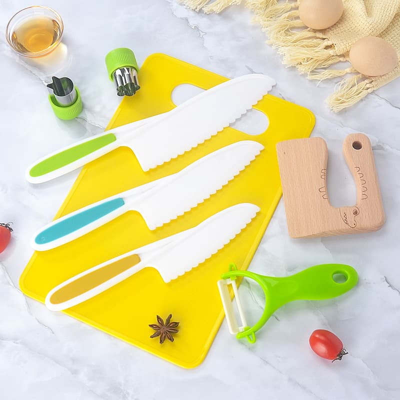Children's Plastic Knife and Cutting Board Set, Non-injurious Serrated Fruit Knife, Bread Knife, Kindergarten Plastic Fruit Knife