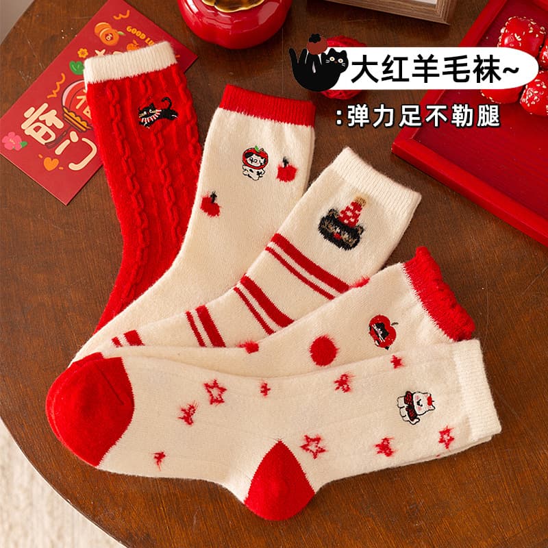 Women's warm, thick mid-calf socks for autumn and winter, cotton socks with cartoon embroidery, Australian fleece, winter socks, home floor socks